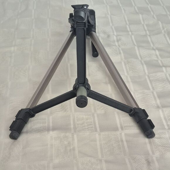 T-260 Tripod - Black and Gray - Picture 11 of 16